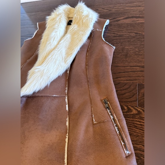 Dolce Cabo Faux Fur Vest NWOT Size Small - Picture 3 of 9